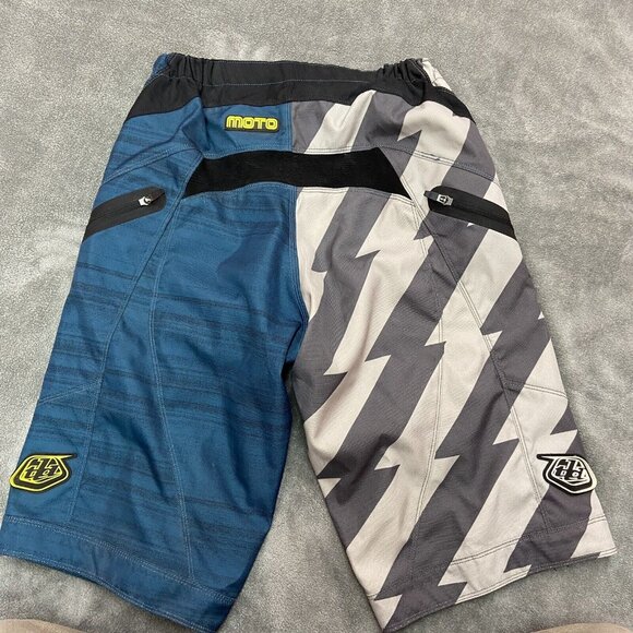 Troy Lee Designs Downhill MTB Moto Cycling Shorts Mens Size 30 Blue White Yellow - Picture 7 of 14